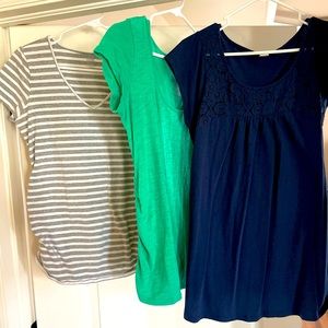 COPY - Lot of 3 Maternity medium Old Navy shirts tops